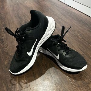 Black Nike Runners